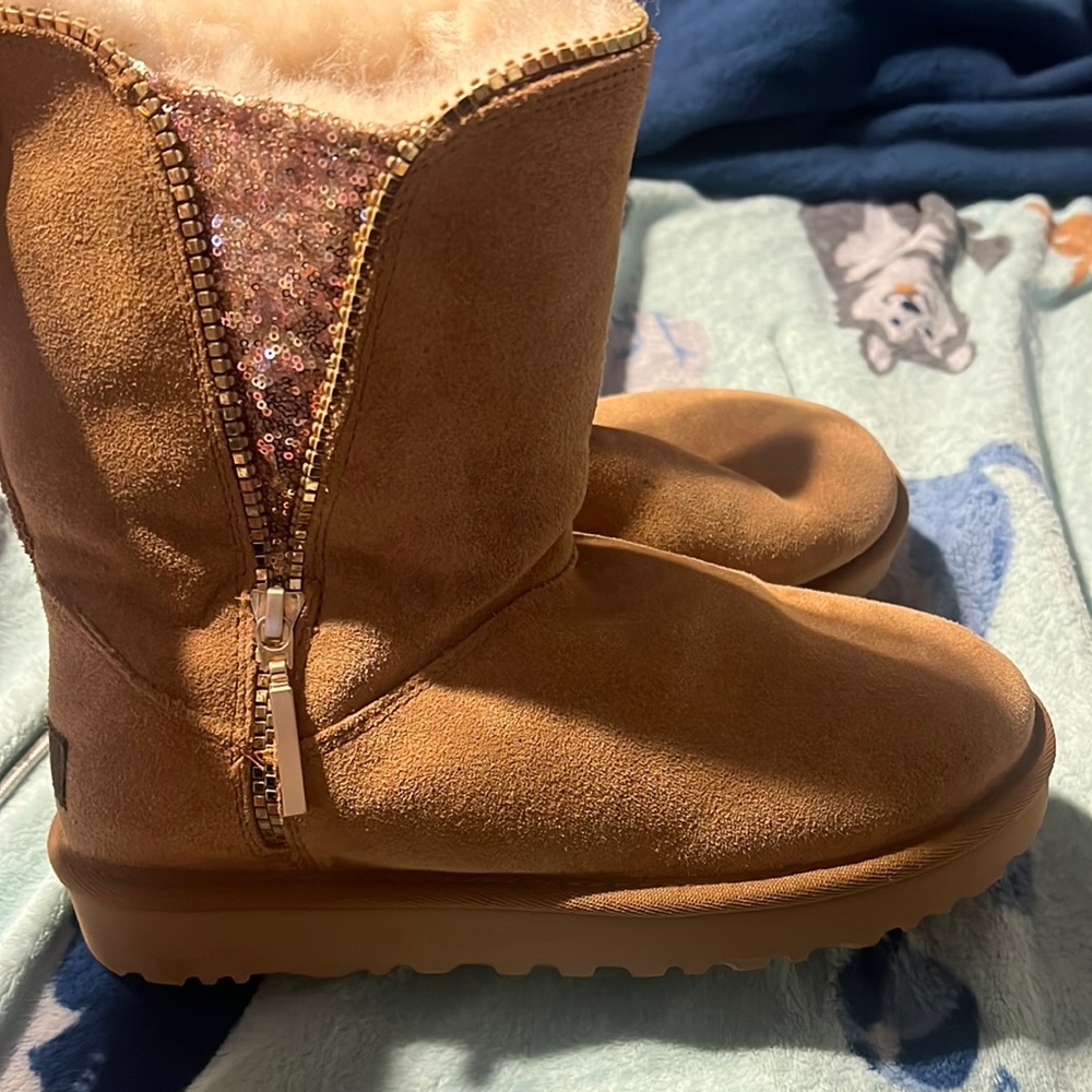 Women’s size 6 Ugg boots with sparkle inset and zipper, very warm.